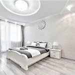 возле аркадии и парка победы *