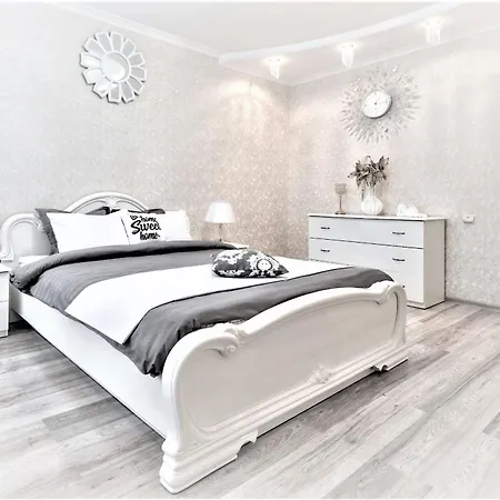 возле аркадии и парка победы Apartmán *