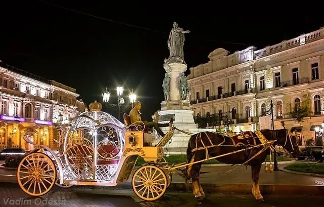 возле аркадии и парка победы アパート *