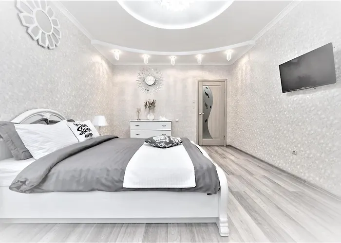 возле аркадии и парка победы Odessza