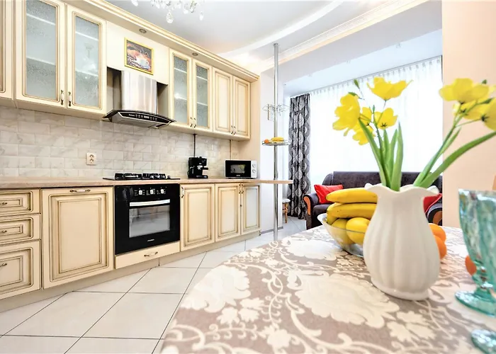 возле аркадии и парка победы *